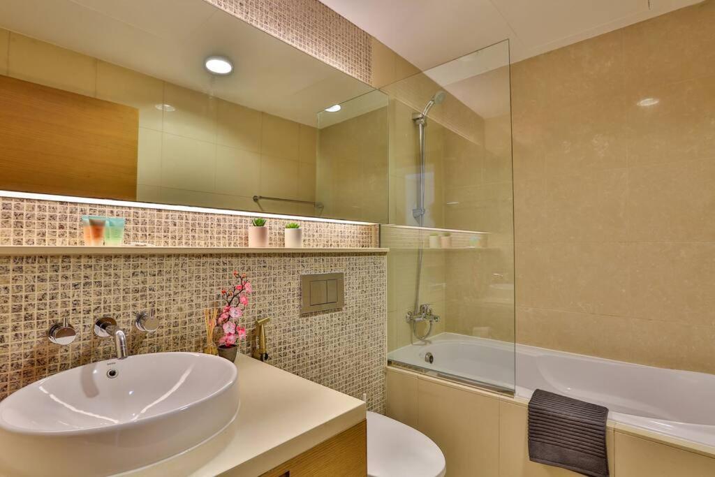 Lux 1Br 2 Min To Burj Khalifa Apartment Dubai Bagian luar foto